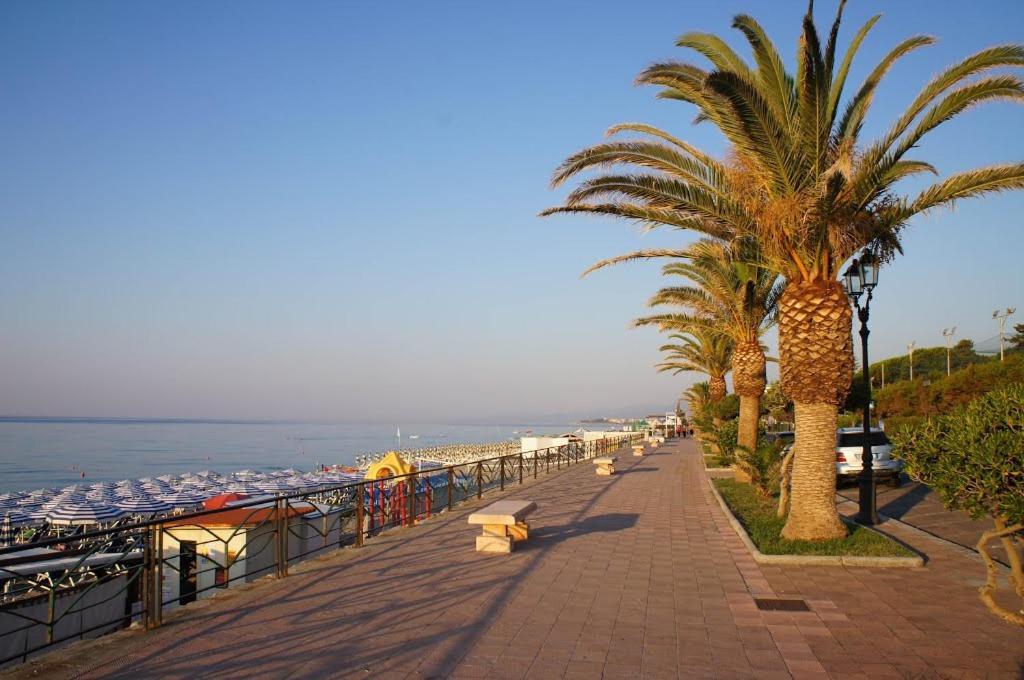 Apartamento Monolocale Deluxe A 2,7 Km Dal Mare Per 2 Persone Siderno Exterior foto